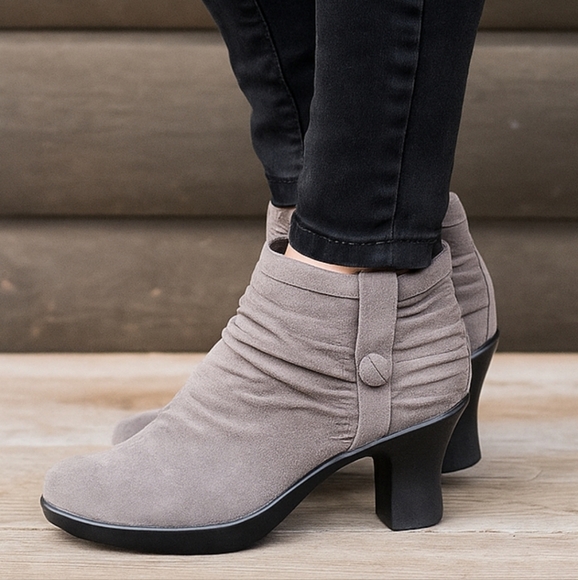 Dansko Buffy Kid, Gray Suede, Prim Button, Rouched, Slouchy Comfort Bootie 8.5M - Picture 1 of 16